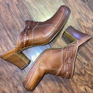 Clark’s Artisan Heeled Clogs Brown Braided Leather 9.5